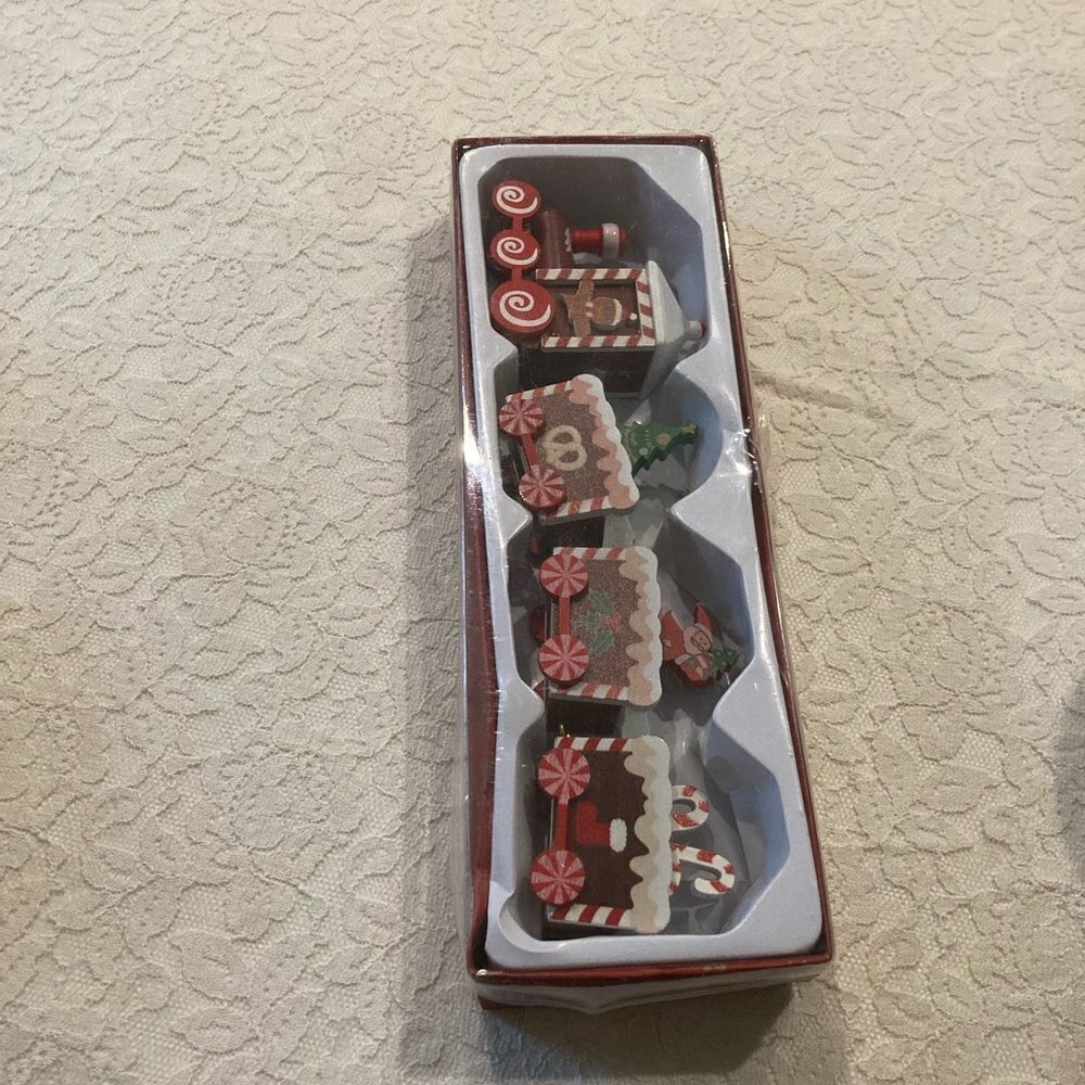 Gingerbread Toy Train Set - Picture 7 of 8